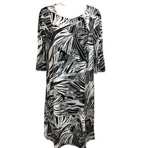 Alexandra + Oak Medium Black White Abstract 3/4 Bell Sleeve Stretch Shift Dress